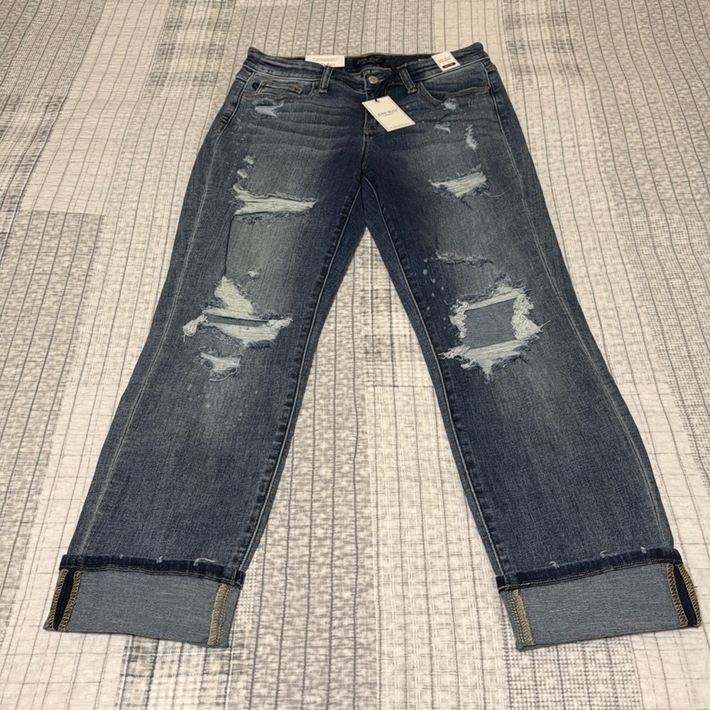 Judy blue size 7/28 boyfriend fit mid rise distressed cuffed blue jeans NWT